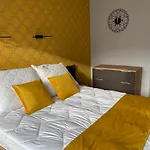 Elegance Yellow W Let's Sea Basen&spa Apartmán