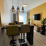 Elegance Yellow W Let's Sea Basen&spa Apartmán