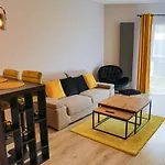 Elegance Yellow W Let's Sea Basen&spa Apartmán Gąski