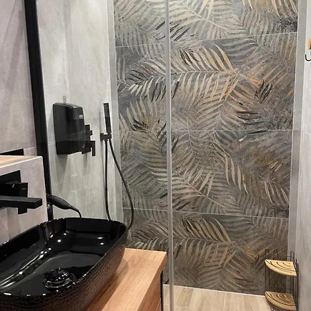 Elegance Yellow W Let's Sea Basen&spa Διαμέρισμα *