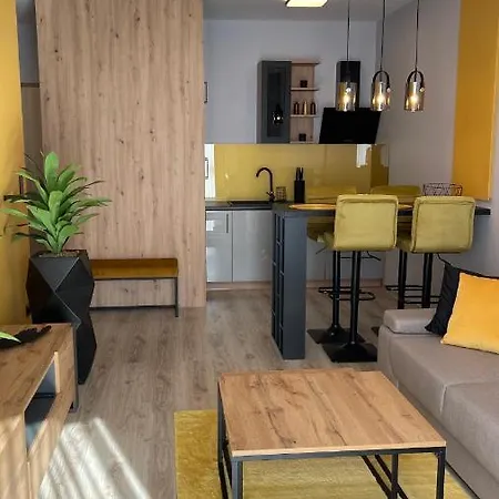 Διαμέρισμα Elegance Yellow W Let's Sea Basen&spa