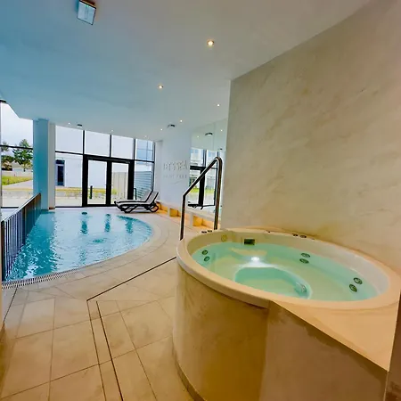 Elegance Yellow W Let's Sea Basen&spa Διαμέρισμα Gąski