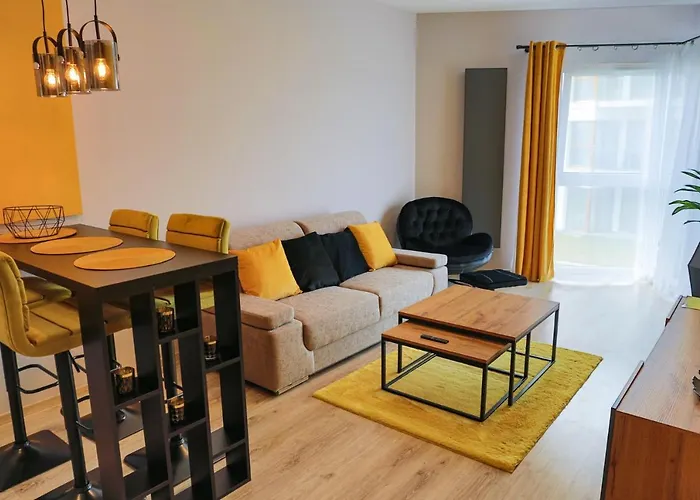 Elegance Yellow W Let's Sea Basen&spa Apartamento Gąski