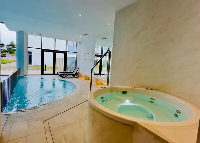 Elegance Yellow W Let's Sea Basen&spa Apartamento Gąski